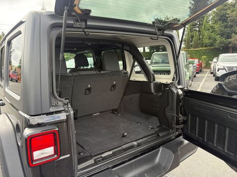Used 2025 Jeep Wrangler Unlimited Sport AWD/4WD image 30