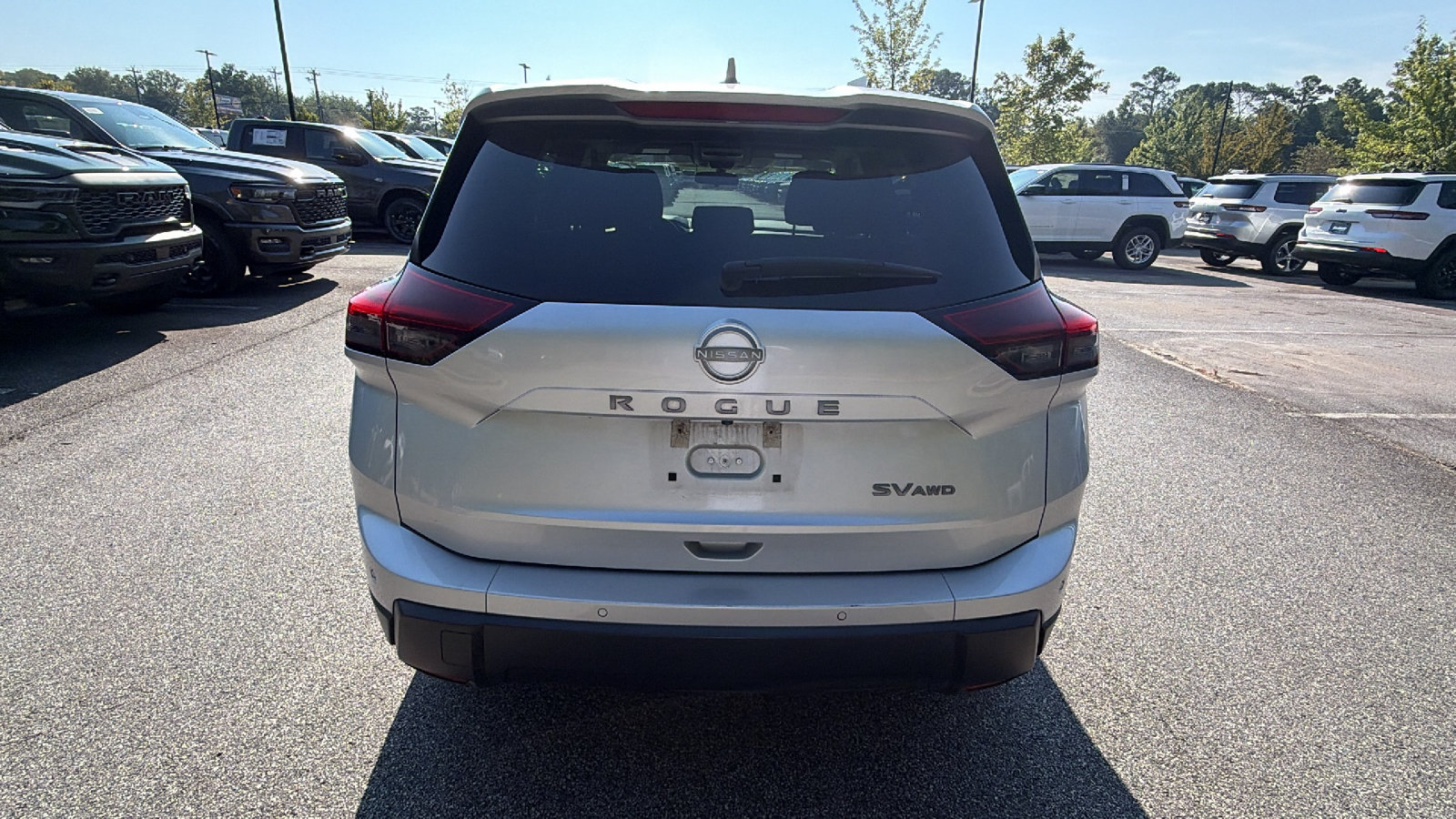 Used 2024 Nissan Rogue SV AWD/4WD image 9