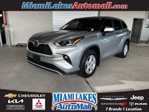 Used 2023 Toyota Highlander L image 1