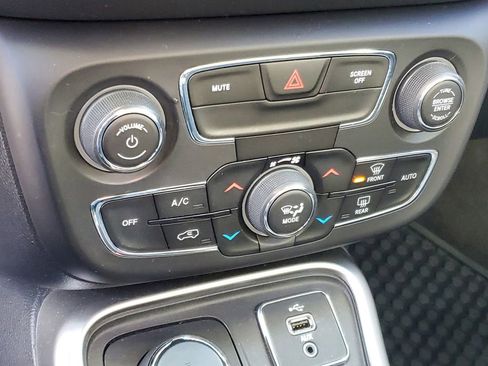 Used 2019 Jeep Compass Latitude w/ Cold Weather Group image 15