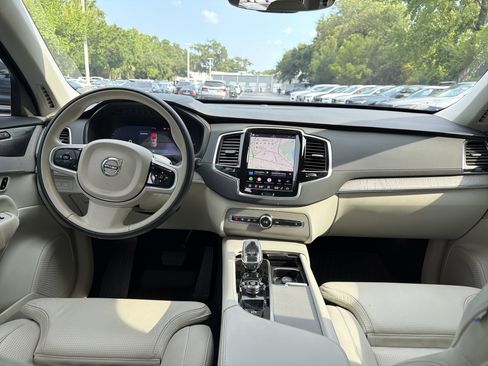 Certified 2025 Volvo XC90 T8 Ultra w/ Protection Package Premier AWD/4WD image 30
