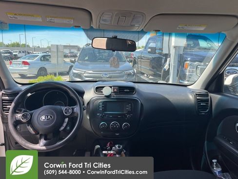 Used 2019 Kia Soul FWD image 2