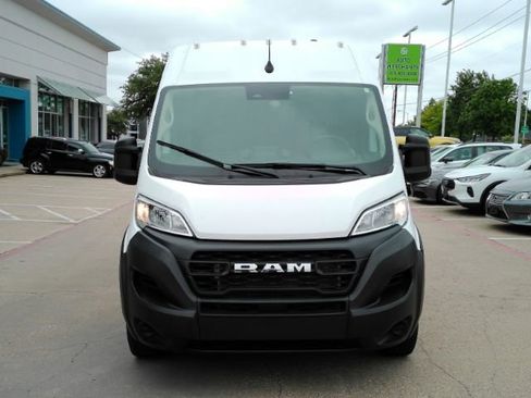 Used 2023 RAM ProMaster 2500 FWD image 2