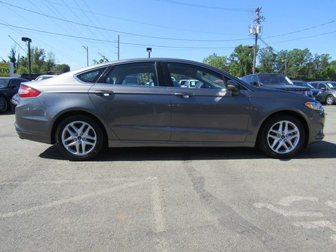 Used 2013 Ford Fusion SE FWD image 8