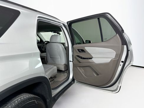 Used 2020 Chevrolet Traverse LT image 31