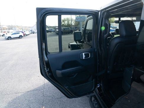 Used 2023 Jeep Gladiator Mojave w/ Cold Weather Group image 11