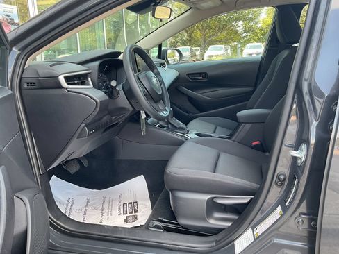 Used 2025 Toyota Corolla LE FWD image 8