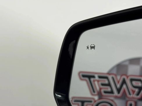 Used 2020 Chevrolet Traverse LT FWD image 40