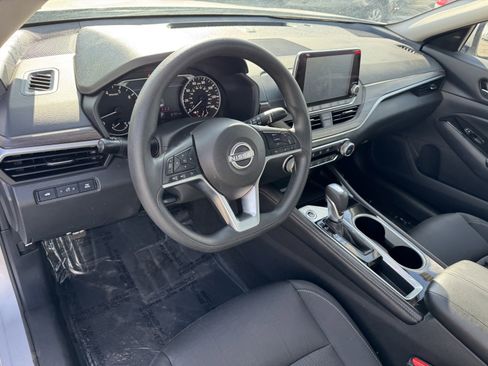 Used 2023 Nissan Altima 2.5 SV image 12
