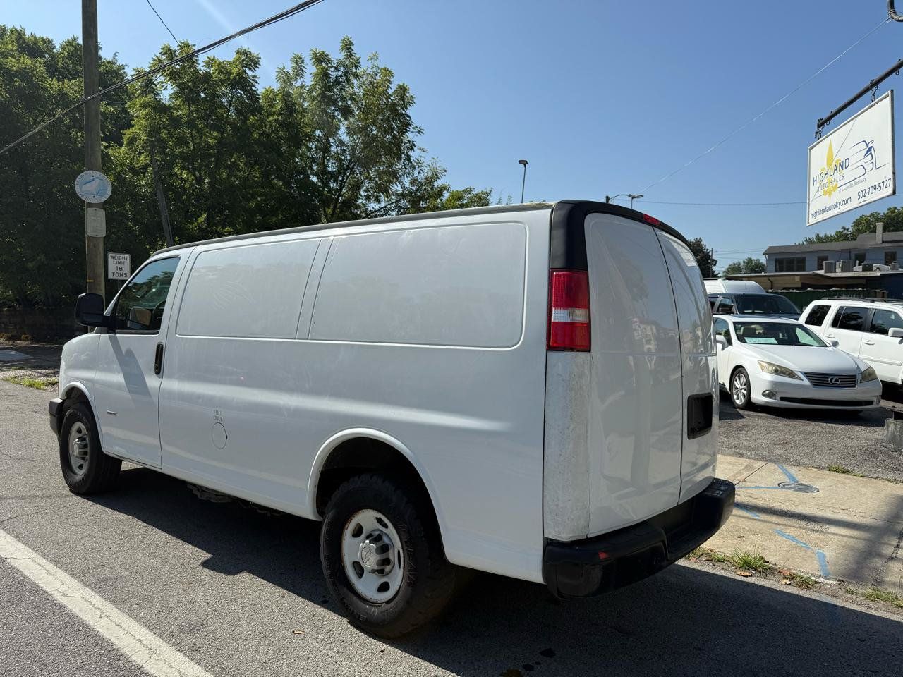 Used 2017 Chevrolet Express 2500 RWD image 3