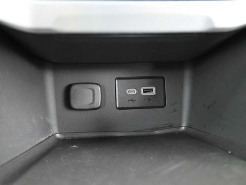 Used 2023 GMC Acadia SLE image 19