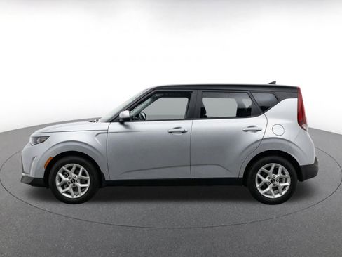 Used 2025 Kia Soul LX w/ LX Technology Package FWD image 4