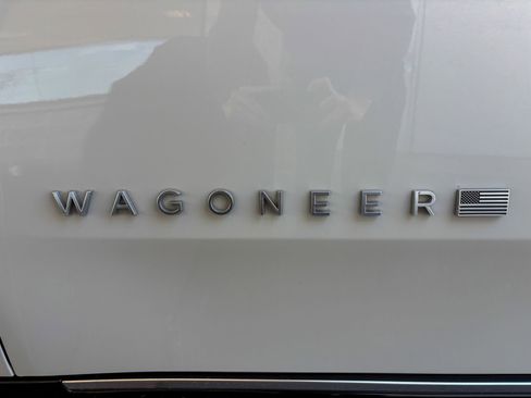 Used 2022 Jeep Wagoneer Series III w/ Premium Group I AWD/4WD image 22