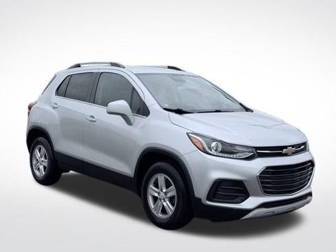 Used 2019 Chevrolet Trax LT w/ LT Convenience Package AWD/4WD image 4