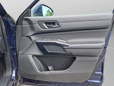 Used 2025 Nissan Pathfinder SV FWD image 18