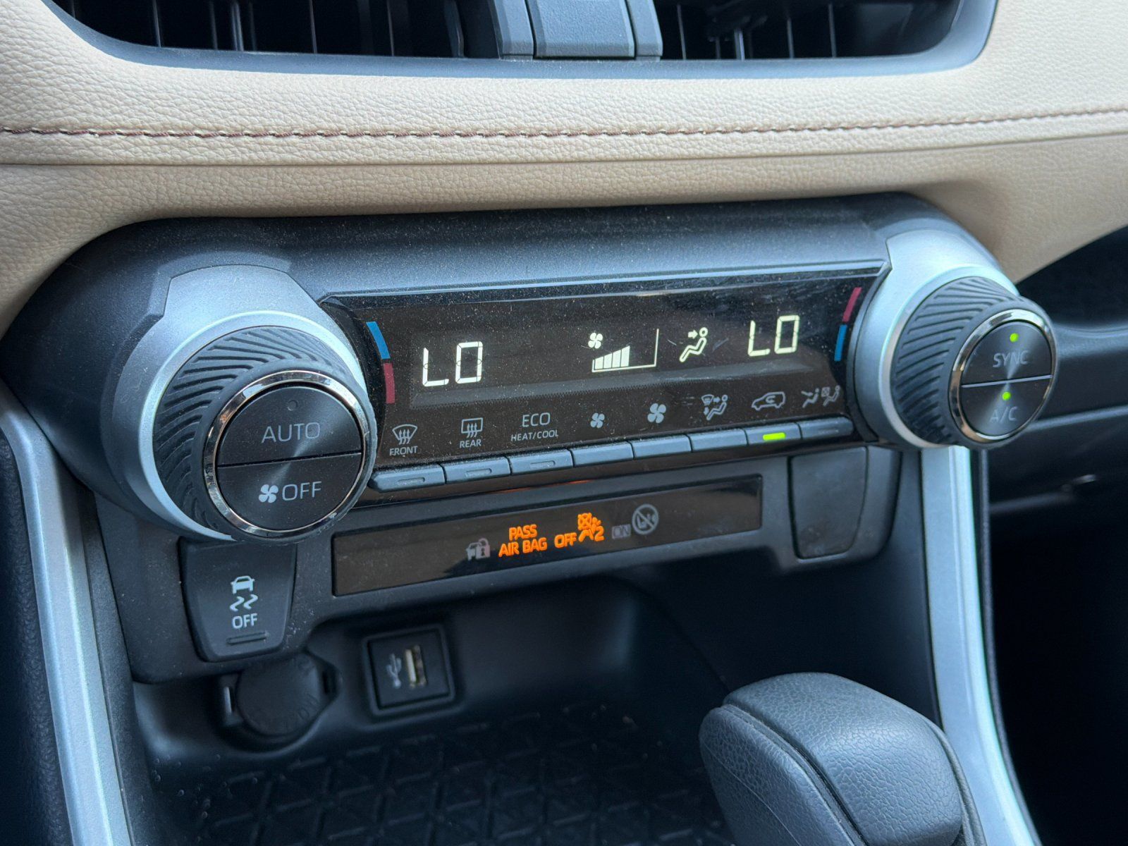 Used 2025 Toyota RAV4 XLE w/ Convenience Package AWD/4WD image 18