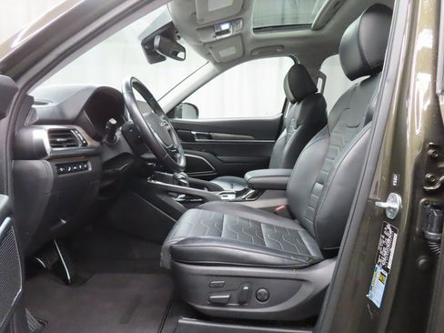 Used 2022 Kia Telluride SX w/ SX Prestige Package image 9