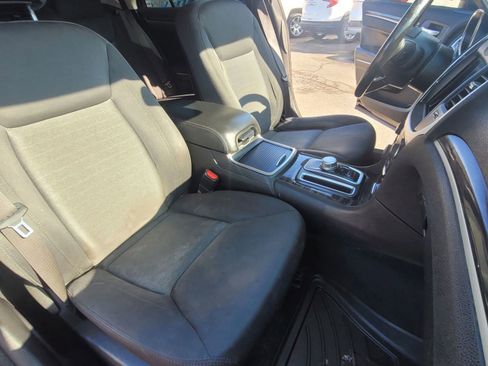 Used 2019 Chrysler 300 Touring w/ Sport Appearance Package RWD image 8