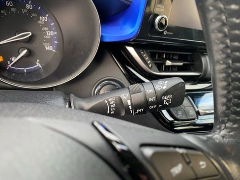 Used 2022 Toyota C-HR XLE image 44