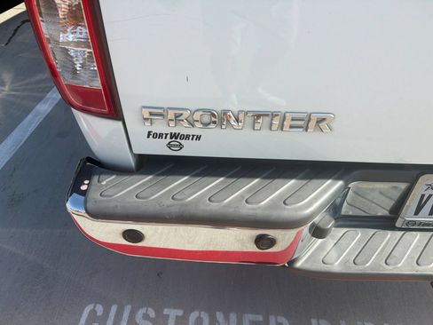 Used 2016 Nissan Frontier SV w/ SV Value Truck Package RWD image 7