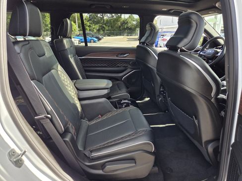 Used 2025 Jeep Grand Cherokee L Summit w/ Obsidian Package AWD/4WD image 17