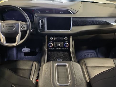Used 2023 GMC Yukon XL Denali image 10