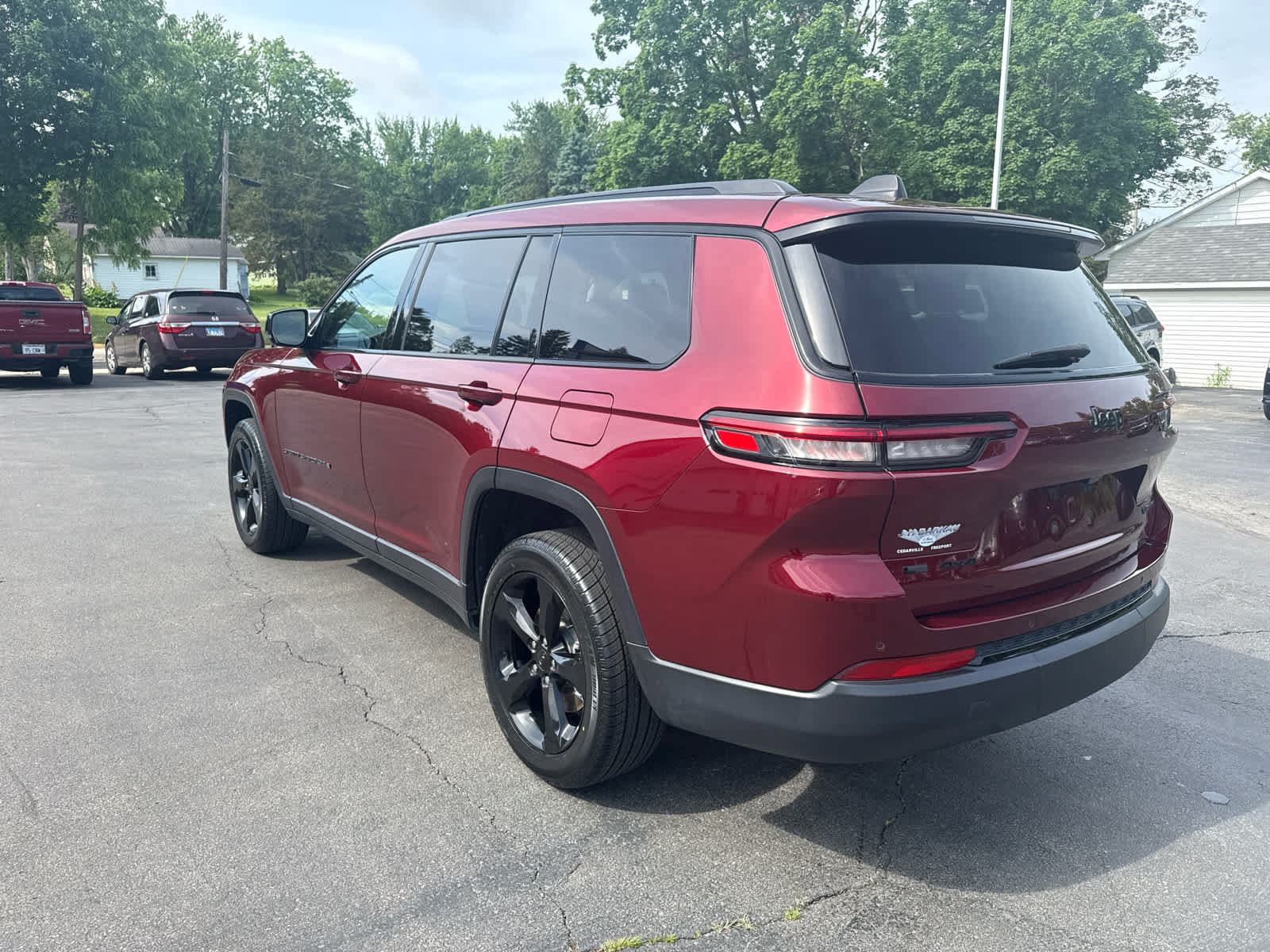 Used 2023 Jeep Grand Cherokee L Limited AWD/4WD image 5