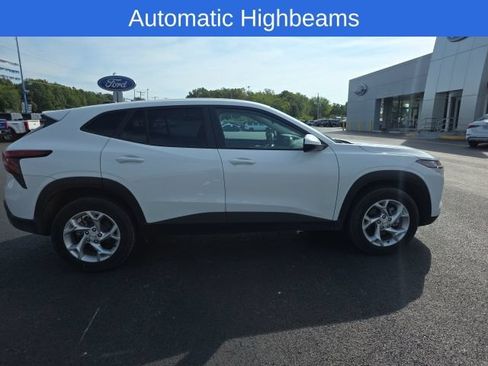 Used 2025 Chevrolet Trax LS w/ LS Convenience Package FWD image 6