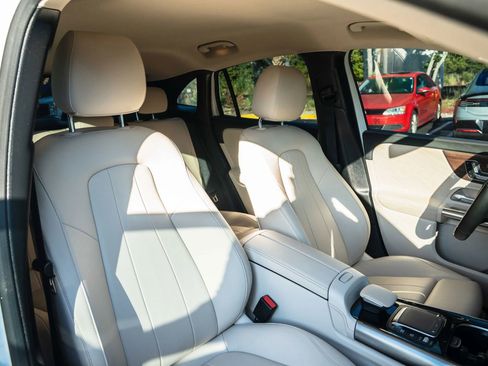 Used 2022 Mercedes-Benz GLA 250 4MATIC w/ Premium Package image 37