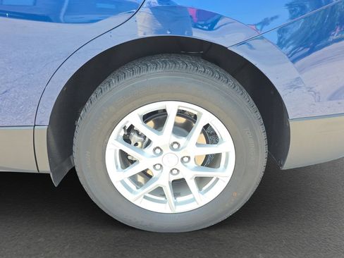 Used 2022 Chevrolet Equinox LS AWD/4WD image 5
