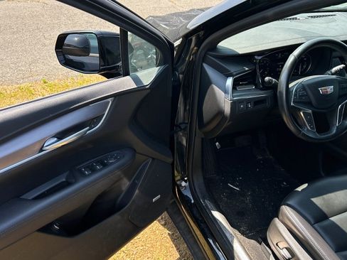 Used 2023 Cadillac XT5 Luxury AWD/4WD image 7