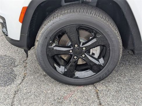 New 2024 Jeep Grand Cherokee L Laredo image 13