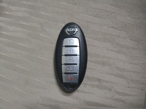 Used 2018 Nissan Rogue SV image 32