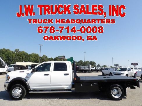 Used 2024 RAM 5500 Tradesman w/ Chrome Appearance Group AWD/4WD image 2