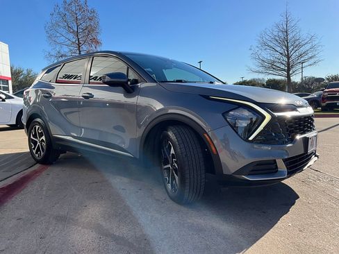 Used 2023 Kia Sportage EX image 5