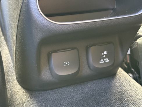 Used 2022 Genesis GV70 2.5T w/ Advanced Package image 13