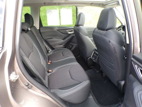 Used 2022 Subaru Forester Premium AWD/4WD image 17
