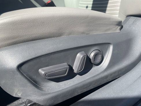 Used 2019 Toyota Camry SE FWD image 20
