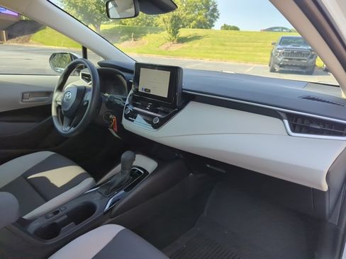 Used 2026 Toyota Corolla LE FWD image 30
