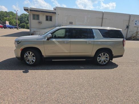 Used 2021 Chevrolet Suburban High Country w/ Max Trailering Package AWD/4WD image 4