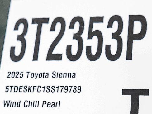 Used 2025 Toyota Sienna Platinum AWD/4WD image 36