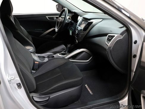 Used 2016 Hyundai Veloster FWD image 31