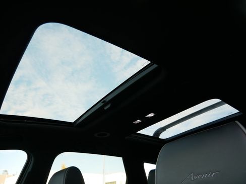 Used 2022 Buick Enclave Avenir w/ Avenir Technology Package image 33