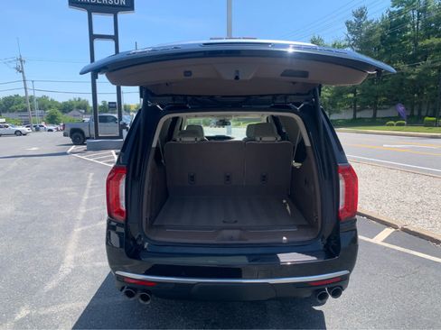 Used 2023 GMC Yukon XL Denali AWD/4WD image 5