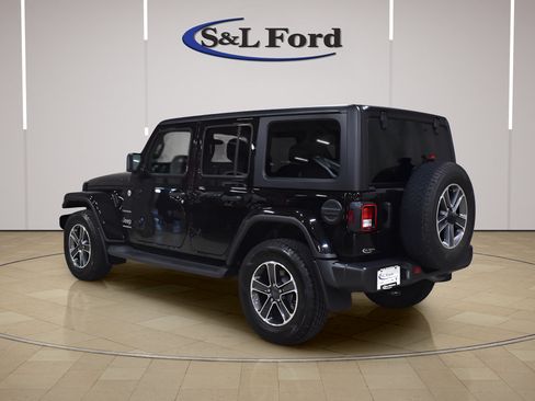 Used 2023 Jeep Wrangler Unlimited Sahara AWD/4WD image 3