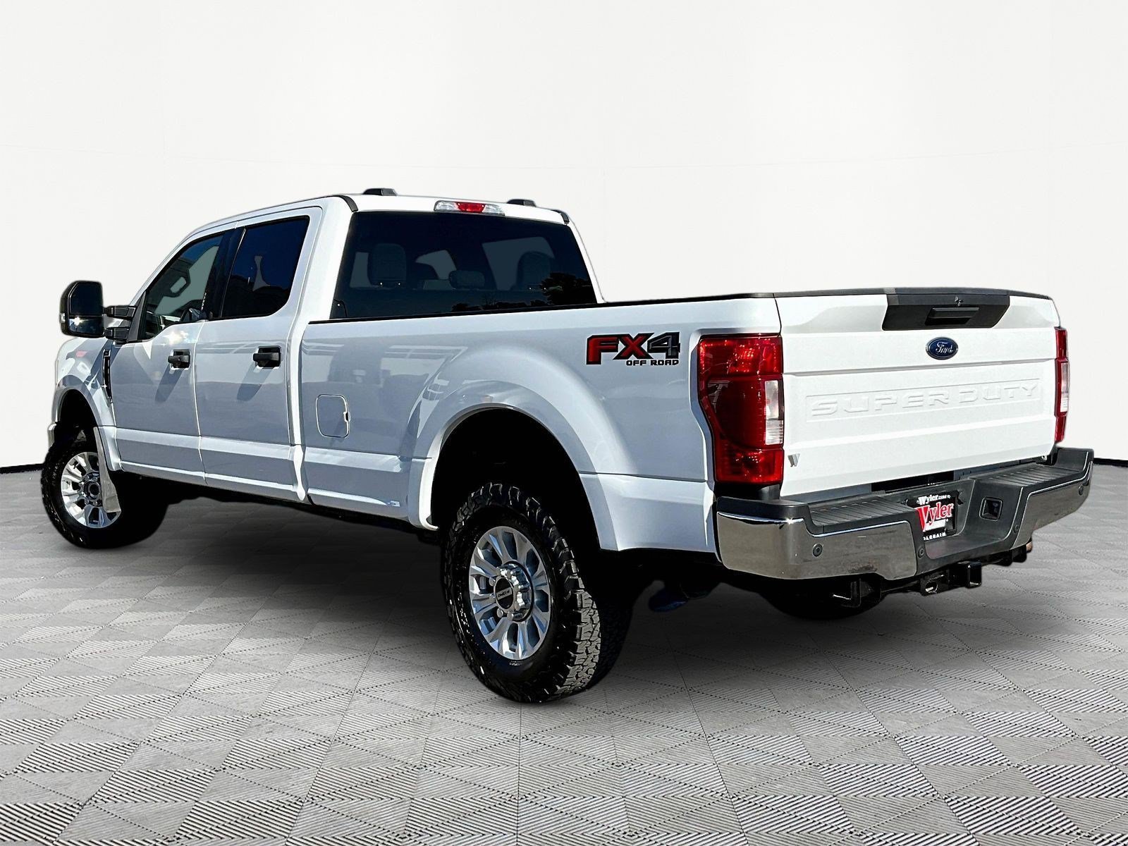 Used 2022 Ford F350 XLT w/ XLT Value Package AWD/4WD image 4