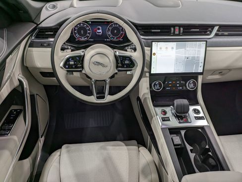 Used 2025 Jaguar F-PACE R-Dynamic S image 11