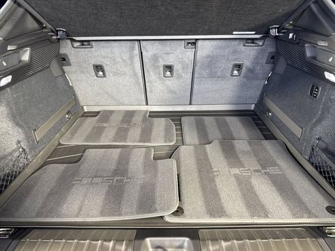 Certified 2025 Porsche Macan Electric image 17