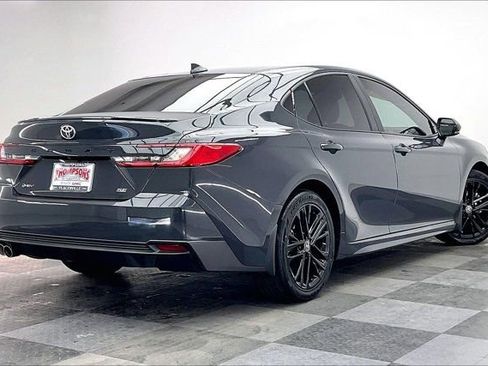 Used 2025 Toyota Camry SE w/ Convenience Package image 13