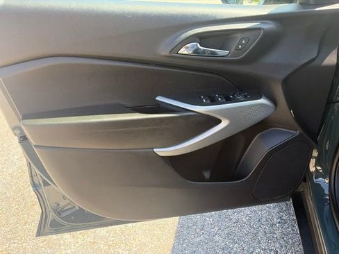 Used 2025 Chevrolet Trax LS w/ LS Convenience Package FWD image 11